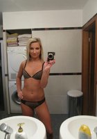 Развратница фотографирует себя в зеркале 1 фото Развратница фотографирует себя в зеркале 1 фото