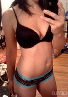 Девки в нижнем белье позируют перед зеркалом 18 фото Девки в нижнем белье позируют перед зеркалом 18 фото