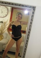 Блондинка в черных трусиках показала сиси 1 фото Блондинка в черных трусиках показала сиси 1 фото