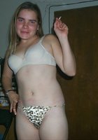 Большая бутылка вместо вибратора в вагине 1 фото Большая бутылка вместо вибратора в вагине 1 фото