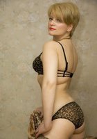 Зрелая мадам позирует голой и в нижнем белье 2 фото Зрелая мадам позирует голой и в нижнем белье 2 фото