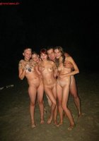 Свингеры отправились на ночное купание к реке 15 фото Свингеры отправились на ночное купание к реке 15 фото