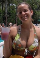 Блондинка имеет сразу три большие сиськи 13 фото Блондинка имеет сразу три большие сиськи 13 фото