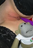 Развратница потрахалась с игрушечной обезьянкой 12 фото Развратница потрахалась с игрушечной обезьянкой 12 фото