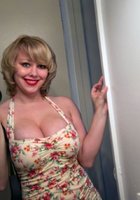 Красивая блондинка на кухне немного испачкалась мукой 1 фото Красивая блондинка на кухне немного испачкалась мукой 1 фото