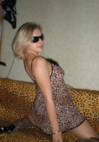 Мамаша снимает на диване белье, показывая сиськи и пилотку 9 фото Мамаша снимает на диване белье, показывая сиськи и пилотку 9 фото