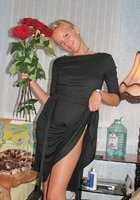 Светловолосая красотка светит узкими дырочками перед мастурбацией 2 фото Светловолосая красотка светит узкими дырочками перед мастурбацией 2 фото