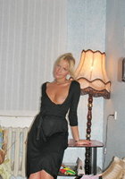 Светловолосая красотка светит узкими дырочками перед мастурбацией 3 фото Светловолосая красотка светит узкими дырочками перед мастурбацией 3 фото