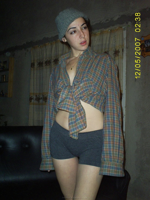 Стройная подруга потрахалась с парнем после стриптиза 4 фотография