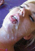 Телки благодарно получают сперму на лицо 4 фото Телки благодарно получают сперму на лицо 4 фото