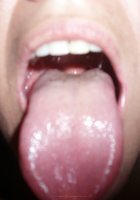 Худая дама с волосатой киской развлекается с партнером дома 29 фото