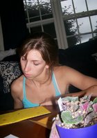 Замужняя сучка оголила титьки и засунула член мачо себе в рот 2 фото Замужняя сучка оголила титьки и засунула член мачо себе в рот 2 фото