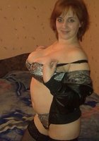 Внушительные дойки дамы за 40 притягивают взгляды мужчин 1 фото Внушительные дойки дамы за 40 притягивают взгляды мужчин 1 фото