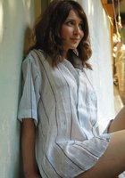 Девушка с лицом ангела вышла на балкон голой 1 фото Девушка с лицом ангела вышла на балкон голой 1 фото