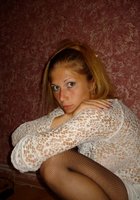 Худая шатенка смотрится в зеркало 1 фото Худая шатенка смотрится в зеркало 1 фото