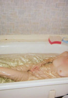 Телки оголяются в ванной и в гостиной 6 фото Телки оголяются в ванной и в гостиной 6 фото