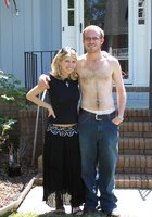 Блондинка отдыхает в компании друзей 2 фото Блондинка отдыхает в компании друзей 2 фото