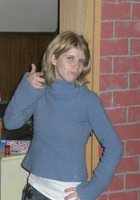 Блондинка отдыхает в компании друзей 25 фото Блондинка отдыхает в компании друзей 25 фото