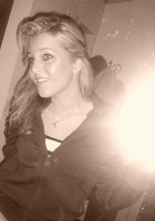 Молодая девушка показала маленькие сиськи 2 фото Молодая девушка показала маленькие сиськи 2 фото