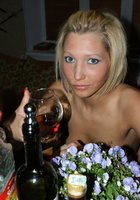 Шаловливая блондинка позирует во всей квартире 12 фото Шаловливая блондинка позирует во всей квартире 12 фото