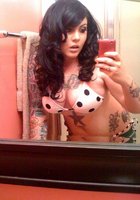 Молодые подруги снимают себя на мобильный телефон 7 фото Молодые подруги снимают себя на мобильный телефон 7 фото