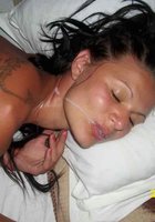 Брюнетка светит киской в квартире прежде чем отсосать хер 17 фото Брюнетка светит киской в квартире прежде чем отсосать хер 17 фото