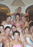 Подруги отдыхают в сауне с выпивкой 3 фото Подруги отдыхают в сауне с выпивкой 3 фото