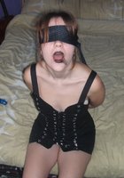 Рыжая неформалка ловит машину на трассе без нижнего белья 6 фото Рыжая неформалка ловит машину на трассе без нижнего белья 6 фото