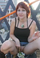 Рыжая неформалка ловит машину на трассе без нижнего белья 34 фото Рыжая неформалка ловит машину на трассе без нижнего белья 34 фото