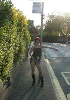 Рыжая неформалка ловит машину на трассе без нижнего белья 37 фото Рыжая неформалка ловит машину на трассе без нижнего белья 37 фото