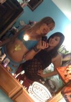 Миниатюрная девица фотографирует себя в зеркале 8 фото Миниатюрная девица фотографирует себя в зеркале 8 фото