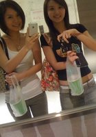 Миниатюрная девица фотографирует себя в зеркале 7 фото Миниатюрная девица фотографирует себя в зеркале 7 фото