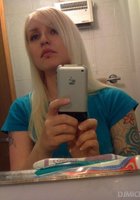 Миниатюрная девица фотографирует себя в зеркале 13 фото Миниатюрная девица фотографирует себя в зеркале 13 фото