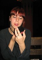 Кокетка с накрашенными губами позирует дома в сетчатом бодистокинге 5 фото Кокетка с накрашенными губами позирует дома в сетчатом бодистокинге 5 фото