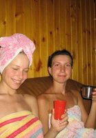 Компания девушек отдыхает в бане без одежды и купальников 11 фото Компания девушек отдыхает в бане без одежды и купальников 11 фото