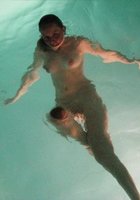 Компания девушек отдыхает в бане без одежды и купальников 12 фото Компания девушек отдыхает в бане без одежды и купальников 12 фото