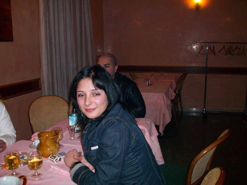 Пьяная жена вернулась с праздника и разделась для мужа 3 фотография