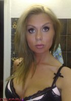 Гламурная женщина переодевается в сексуальные костюмы и прыгает на самотыке 9 фото Гламурная женщина переодевается в сексуальные костюмы и прыгает на самотыке 9 фото