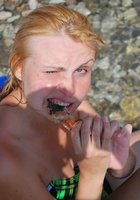 Молоденькие красотки отдыхают на пляже 4 фото Молоденькие красотки отдыхают на пляже 4 фото