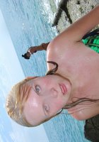 Молоденькие красотки отдыхают на пляже 3 фото Молоденькие красотки отдыхают на пляже 3 фото