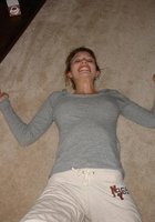 Лежа на диване милашка с упругими титьками показала розовую киску 1 фото Лежа на диване милашка с упругими титьками показала розовую киску 1 фото