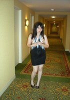 Полненькая брюнетка голышом позирует в коридоре гостиницы 4 фото Полненькая брюнетка голышом позирует в коридоре гостиницы 4 фото