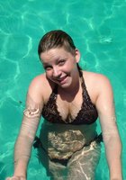 Мама светит большими дойками крупным планом перед бассейном 7 фото Мама светит большими дойками крупным планом перед бассейном 7 фото