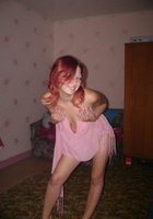 Сельская девушка с рыжими волосами позирует в купальнике на берегу пруда 7 фото Сельская девушка с рыжими волосами позирует в купальнике на берегу пруда 7 фото