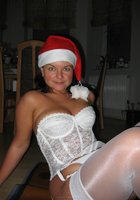 Женщина преподнесла новогодний подарок мужчине в их квартире 6 фото Женщина преподнесла новогодний подарок мужчине в их квартире 6 фото