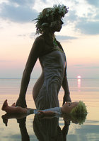 Любовница принимает различные позы на берегу реки 4 фото Любовница принимает различные позы на берегу реки 4 фото