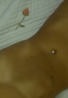 Блондинка светит в спальне сиськами и выбритой вагиной 6 фото Блондинка светит в спальне сиськами и выбритой вагиной 6 фото