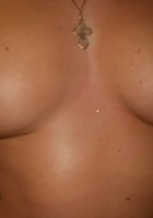 Блондинка светит в спальне сиськами и выбритой вагиной 8 фото Блондинка светит в спальне сиськами и выбритой вагиной 8 фото