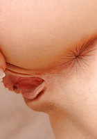 Привлекательная блондинка тискает в ванной свою киску 11 фото Привлекательная блондинка тискает в ванной свою киску 11 фото