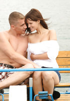 Парень дал грудастой подруге за щеку на катамаране 2 фото Парень дал грудастой подруге за щеку на катамаране 2 фото